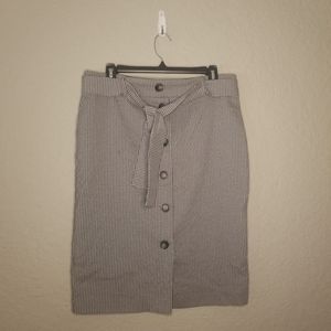 Black and white button down pencil skirt